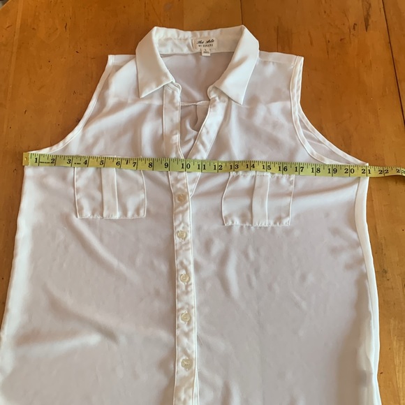 Women’s cream coloured sheer button up sleeveless blouse size Medium by Zenana - Picture 8 of 8
